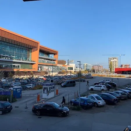 Sliver Next To Paradise Mall And Metro 公寓