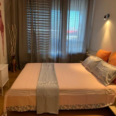 Apartment Sliver Next To Paradise Mall And Metro *