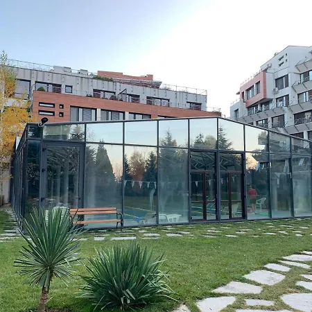 Sliver Next To Paradise Mall And Metro Apartment *