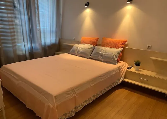 Sliver Next To Paradise Mall And Metro *