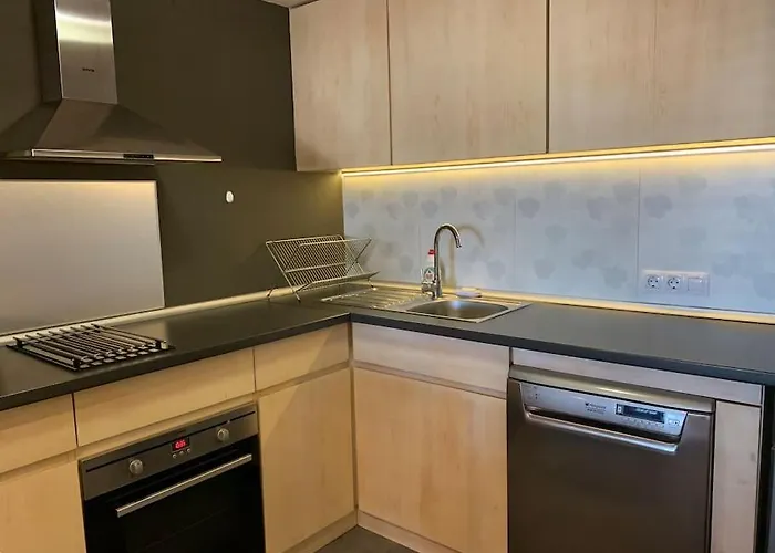 Sliver Next To Paradise Mall And Metro Appartement